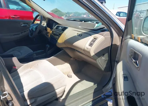 2000 Honda Accord 2.3 Lx from USA, damaged, VIN 1HGCG5645YA148992